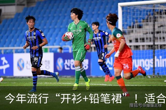 今年流行“开衫+铅笔裙”！适合30~55岁女人，洋气减龄又显高显瘦